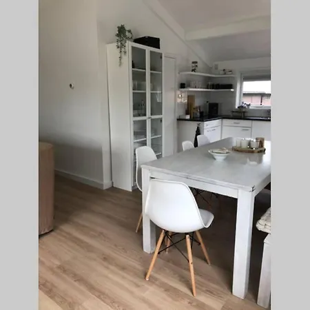Holiday home Kust-, Fiets-, Wandel-, Rust- & Cultuurlocatie *